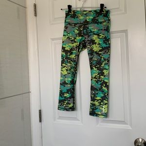 Size XS 27” from waist grey green turquoise Reebox  Capri leggings see photos